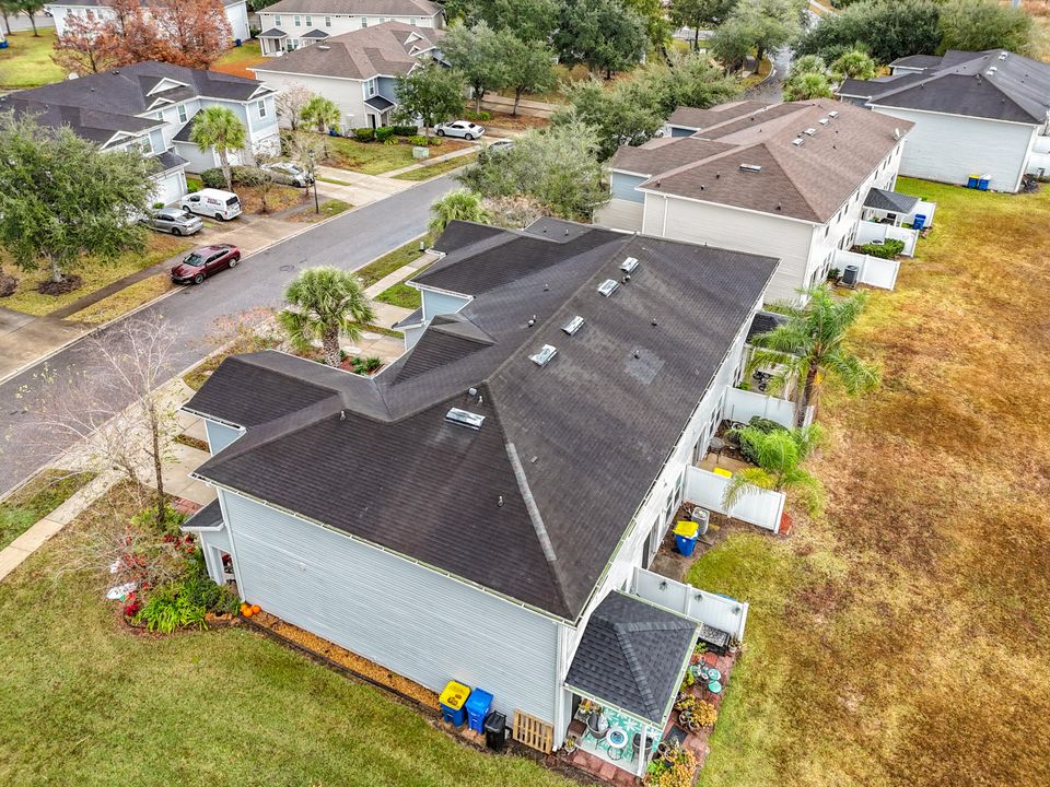 For Sale: $180,000 (2 beds, 3 baths, 1220 Square Feet)