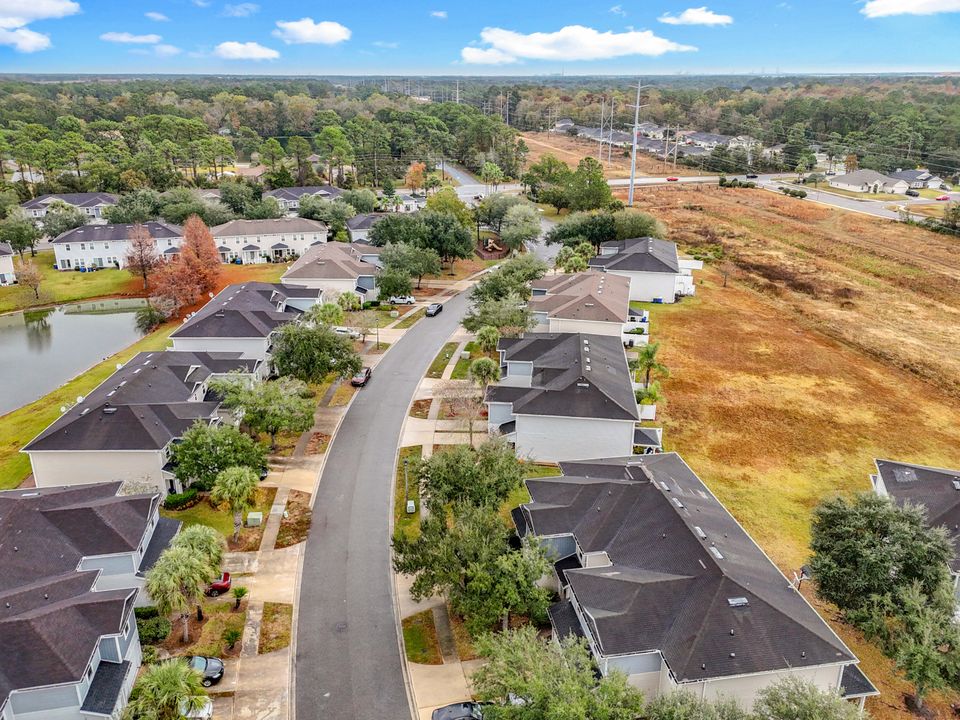 For Sale: $180,000 (2 beds, 3 baths, 1220 Square Feet)