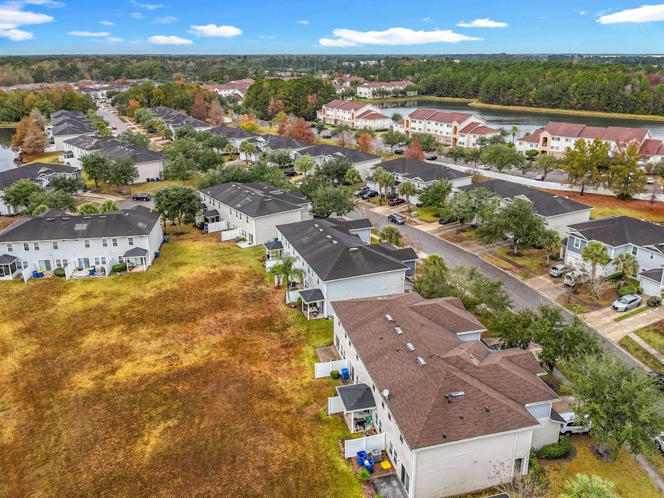 For Sale: $180,000 (2 beds, 3 baths, 1220 Square Feet)