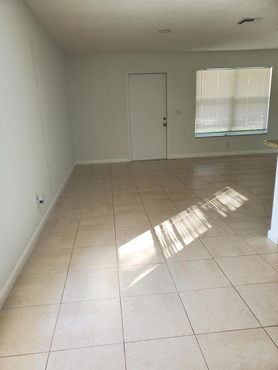 For Rent: $2,600 (3 beds, 2 baths, 1205 Square Feet)