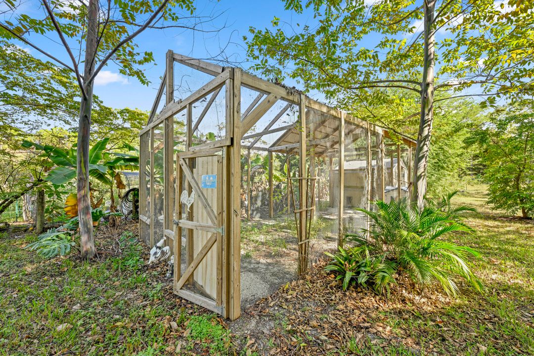 For Sale: $725,000 (4 beds, 3 baths, 2315 Square Feet)