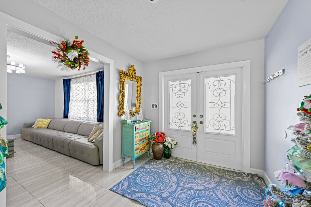 For Sale: $725,000 (4 beds, 3 baths, 2315 Square Feet)