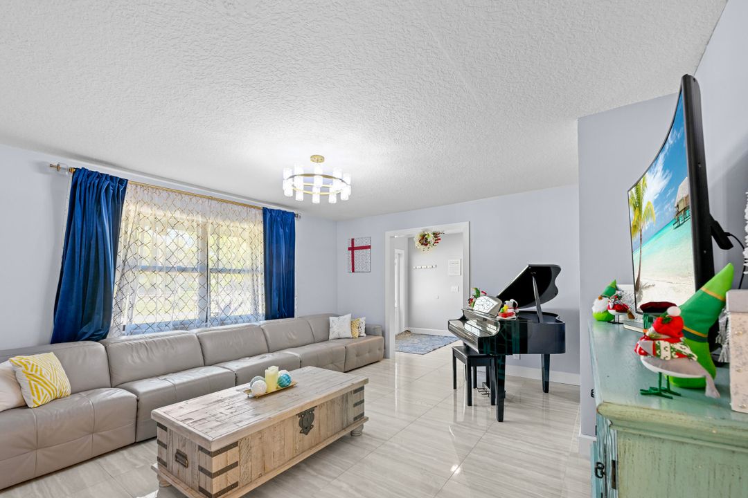 For Sale: $725,000 (4 beds, 3 baths, 2315 Square Feet)