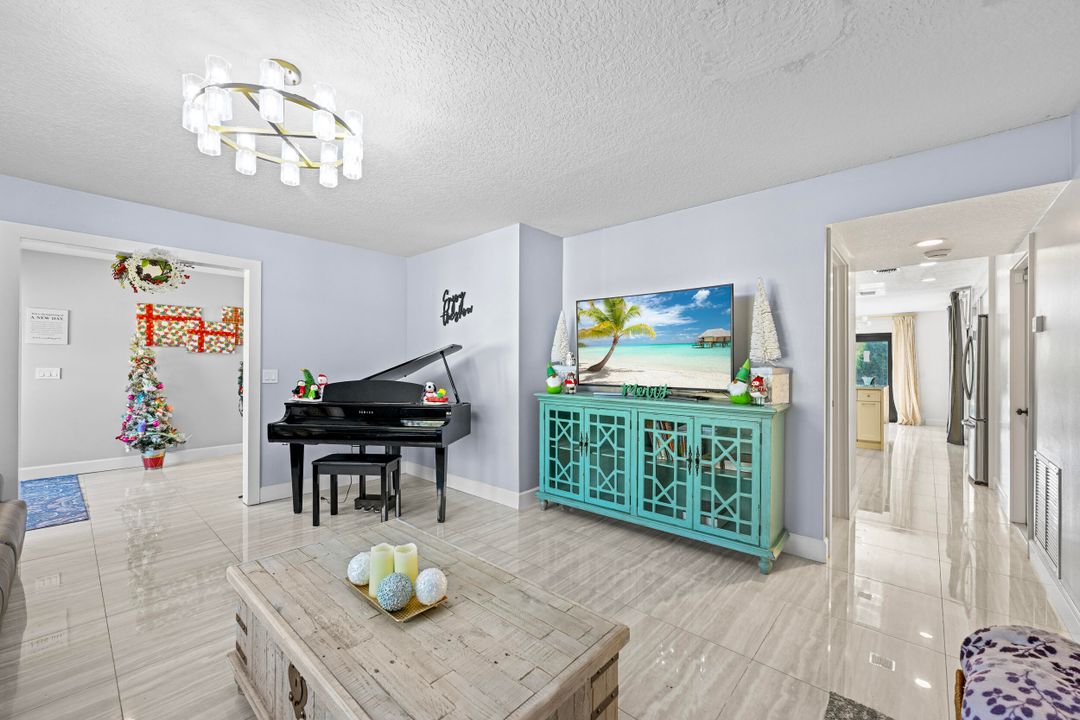 For Sale: $725,000 (4 beds, 3 baths, 2315 Square Feet)