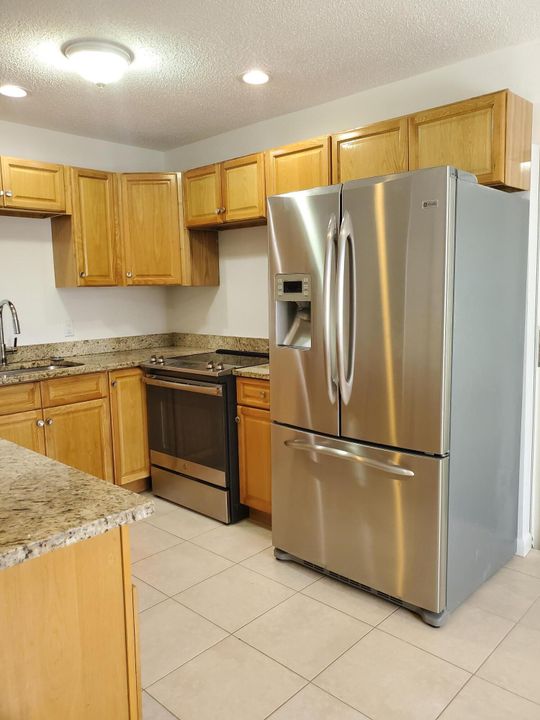 For Rent: $2,600 (3 beds, 2 baths, 1205 Square Feet)