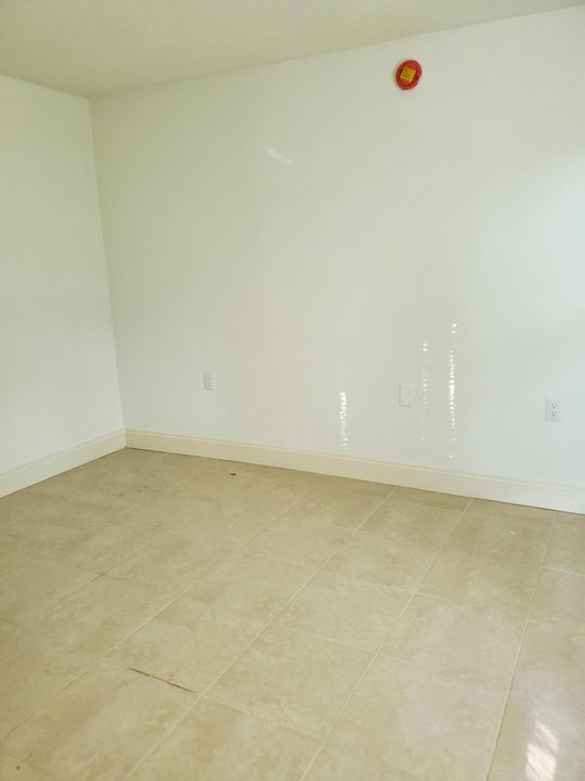 For Rent: $2,600 (3 beds, 2 baths, 1205 Square Feet)