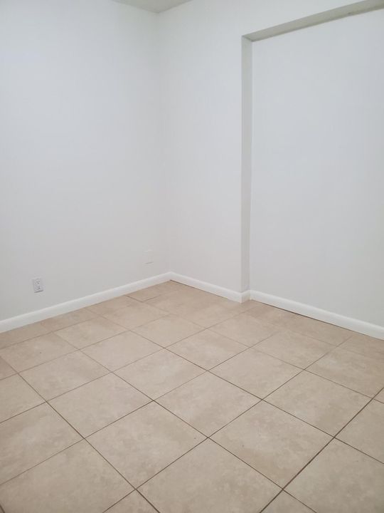 For Rent: $2,600 (3 beds, 2 baths, 1205 Square Feet)