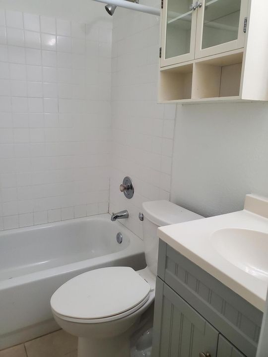 For Rent: $2,600 (3 beds, 2 baths, 1205 Square Feet)