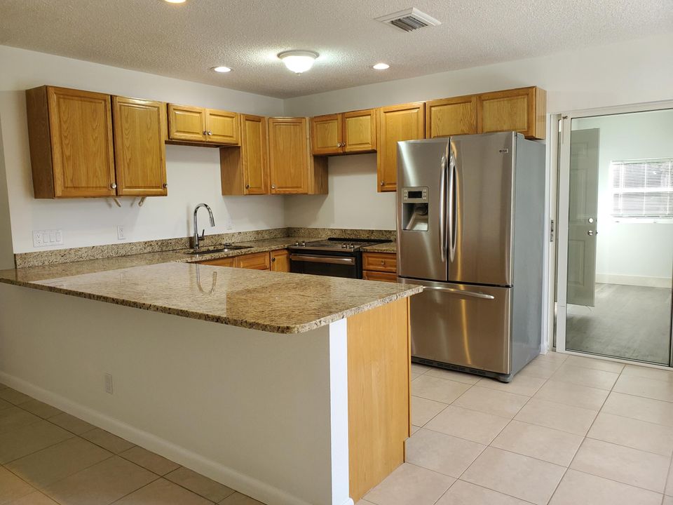 For Rent: $2,600 (3 beds, 2 baths, 1205 Square Feet)