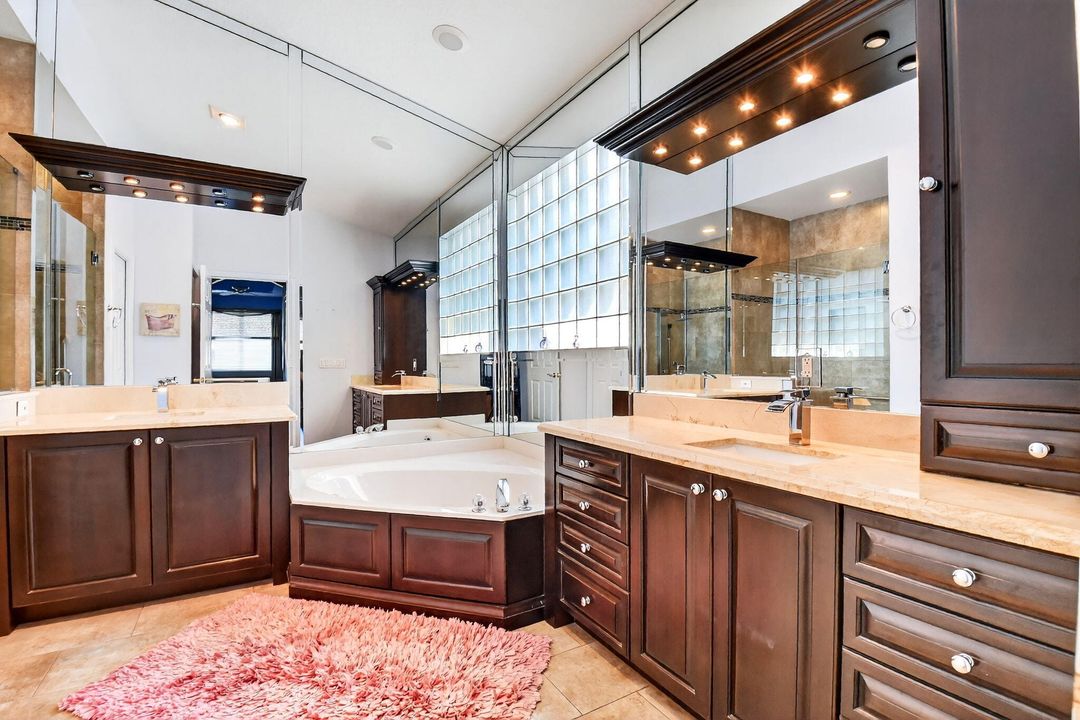 En Venta: $439,900 (2 camas, 2 baños, 1880 Pies cuadrados)