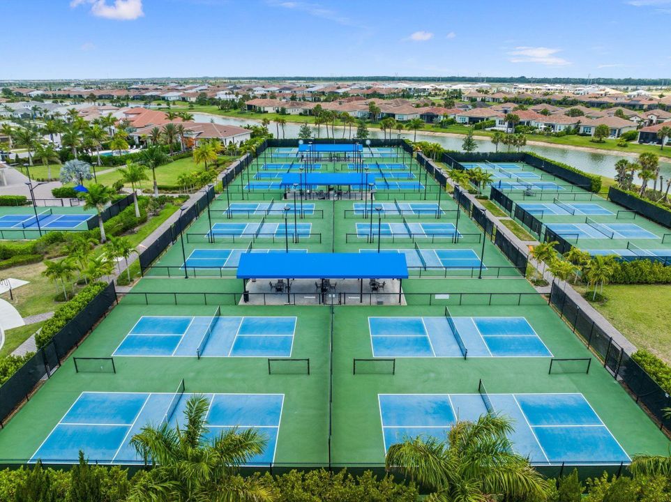 На продажу: $325,000 (2 спален, 2 ванн, 1620 Квадратных фут)