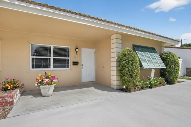 Active With Contract: $3,500 (3 beds, 2 baths, 1278 Square Feet)