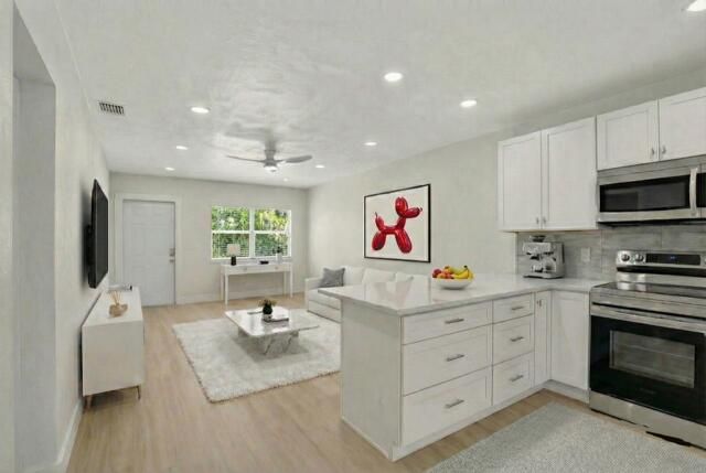 Active With Contract: $3,500 (3 beds, 2 baths, 1278 Square Feet)