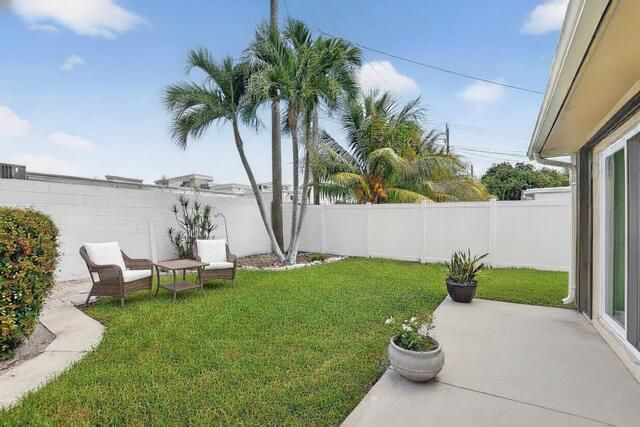 Active With Contract: $3,500 (3 beds, 2 baths, 1278 Square Feet)