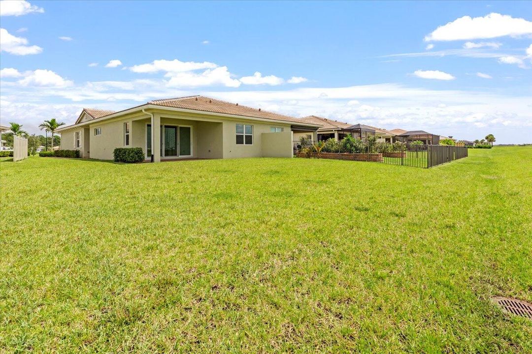 На продажу: $325,000 (2 спален, 2 ванн, 1620 Квадратных фут)