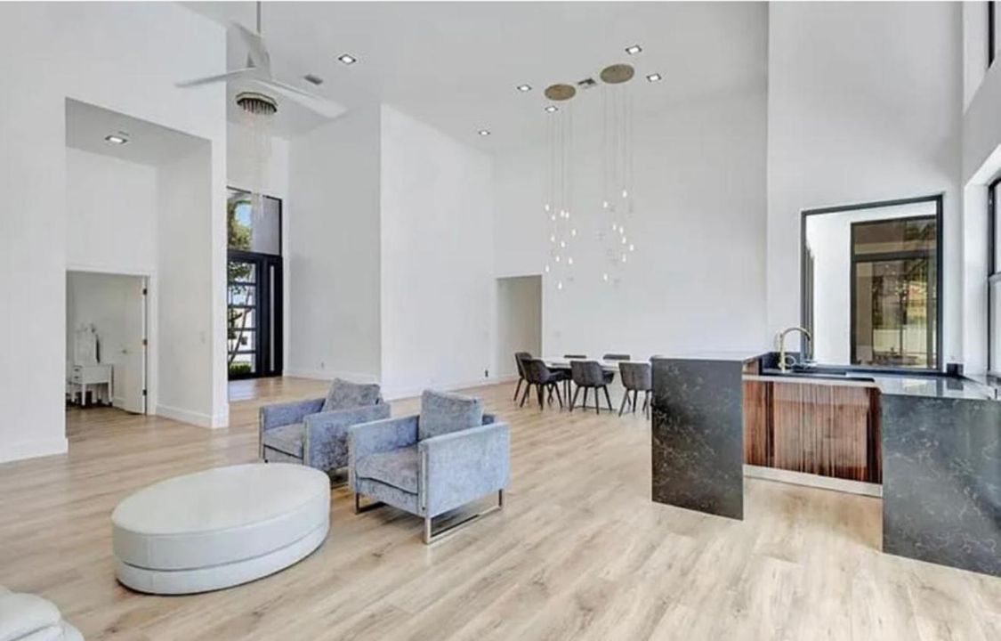 For Rent: $25,000 (4 beds, 4 baths, 3170 Square Feet)