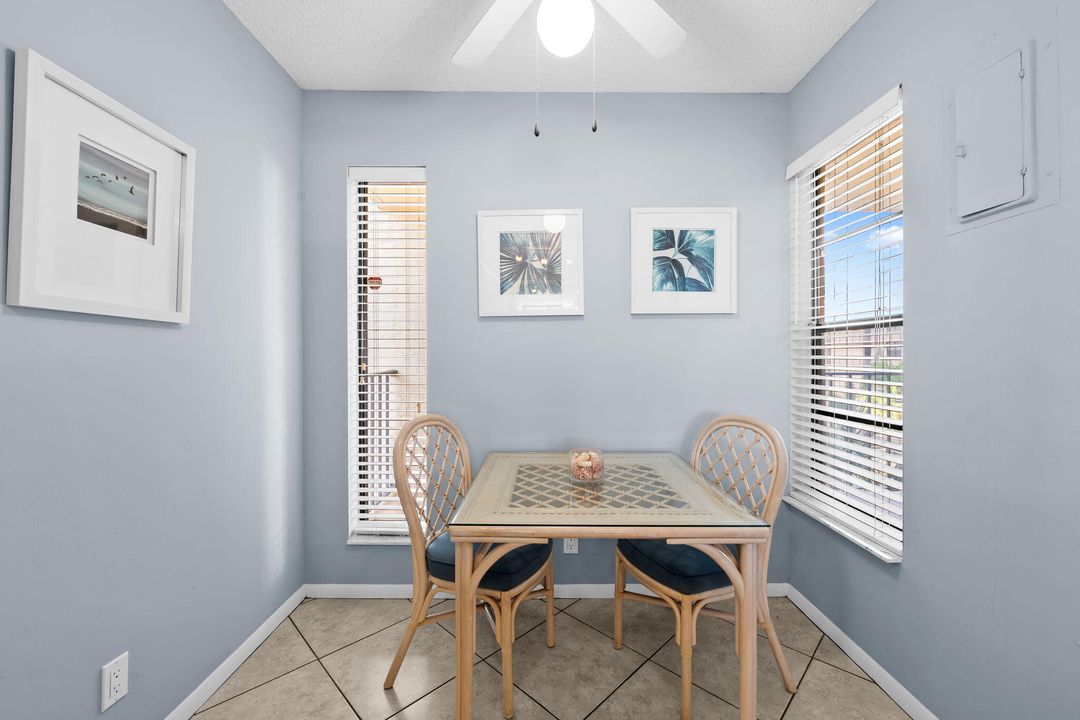 На продажу: $368,000 (2 спален, 2 ванн, 1130 Квадратных фут)