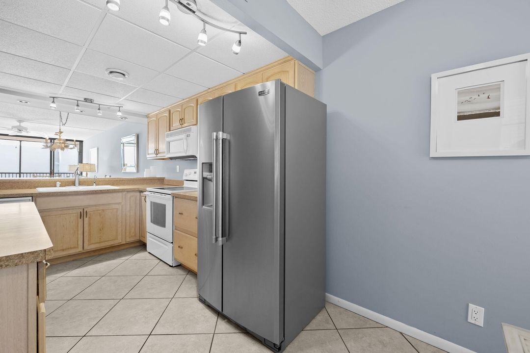 На продажу: $368,000 (2 спален, 2 ванн, 1130 Квадратных фут)