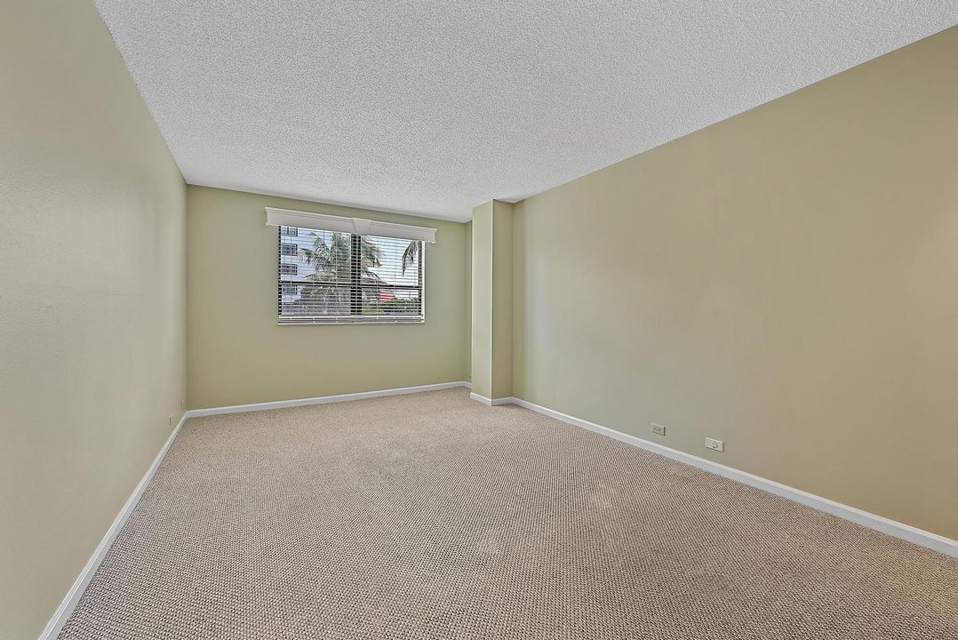 待售: $260,000 (3 贝兹, 2 浴室, 1255 平方英尺)