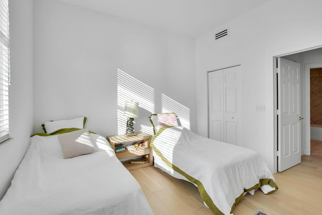 出租: $6,000 (2 贝兹, 2 浴室, 1350 平方英尺)