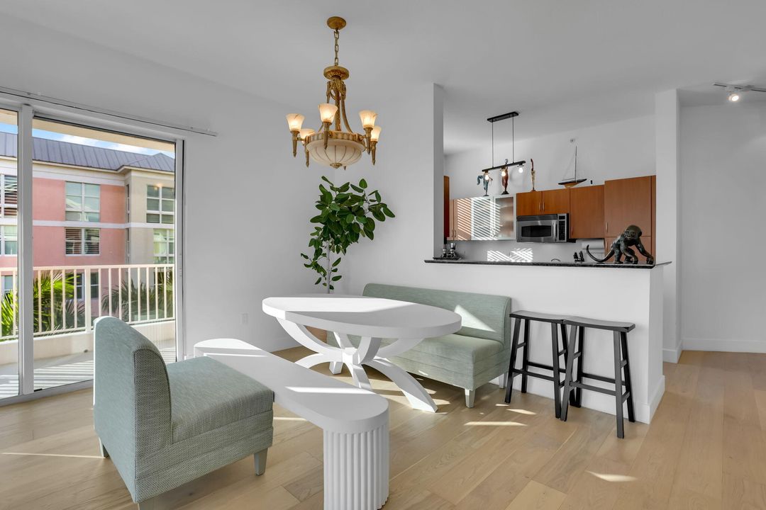 出租: $6,000 (2 贝兹, 2 浴室, 1350 平方英尺)