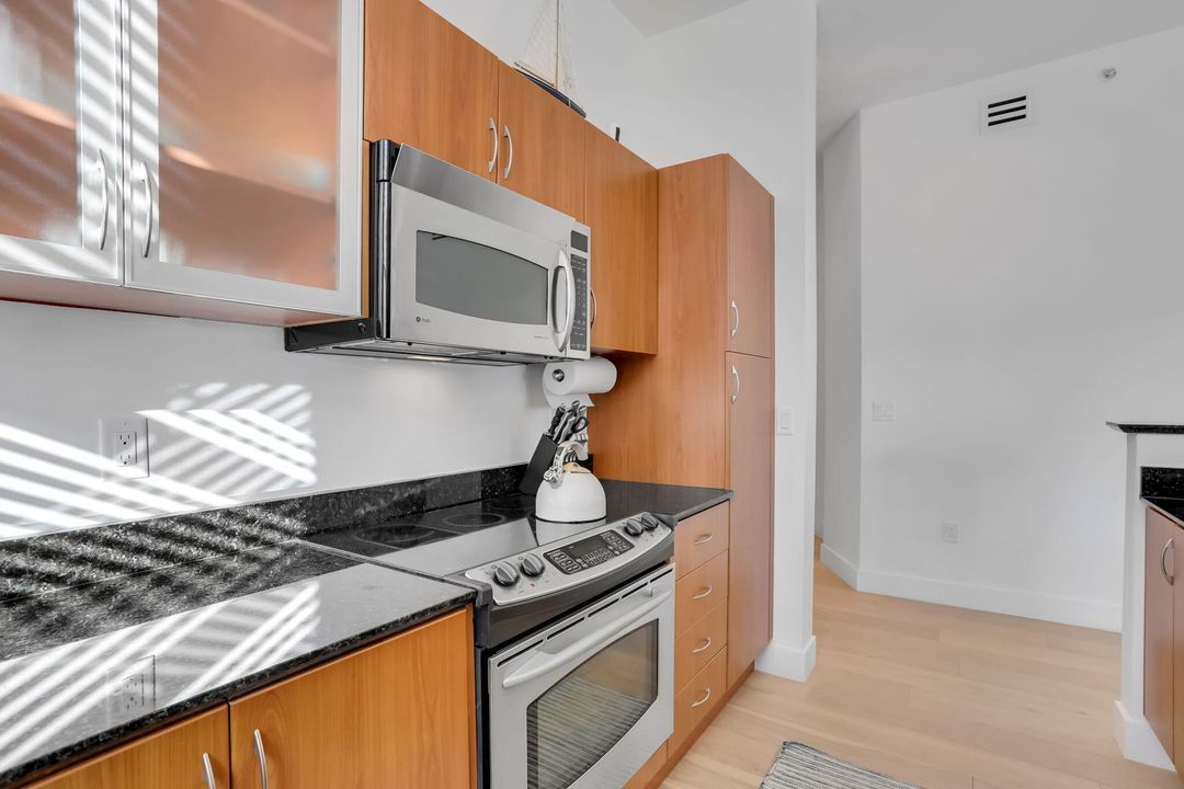 出租: $6,000 (2 贝兹, 2 浴室, 1350 平方英尺)