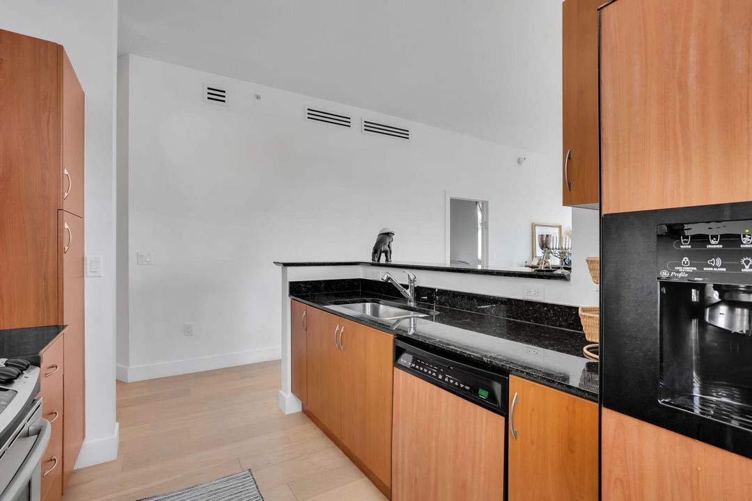 出租: $6,000 (2 贝兹, 2 浴室, 1350 平方英尺)