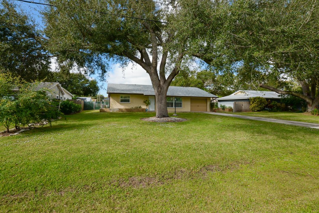 For Sale: $298,000 (2 beds, 2 baths, 1184 Square Feet)