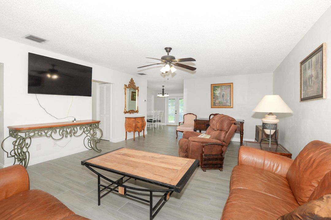For Sale: $298,000 (2 beds, 2 baths, 1184 Square Feet)