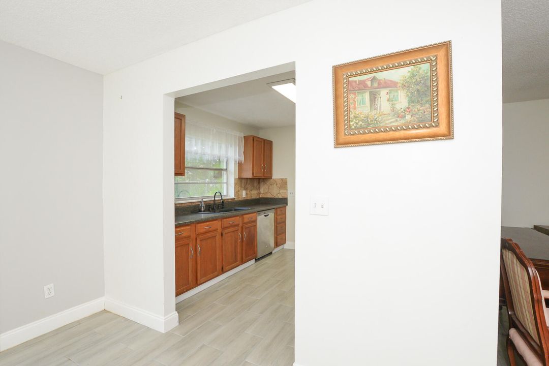 For Sale: $298,000 (2 beds, 2 baths, 1184 Square Feet)
