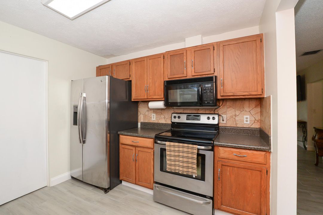 For Sale: $298,000 (2 beds, 2 baths, 1184 Square Feet)