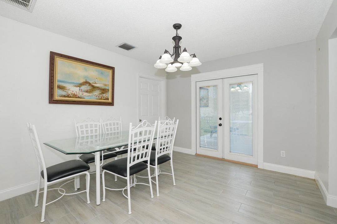 For Sale: $298,000 (2 beds, 2 baths, 1184 Square Feet)