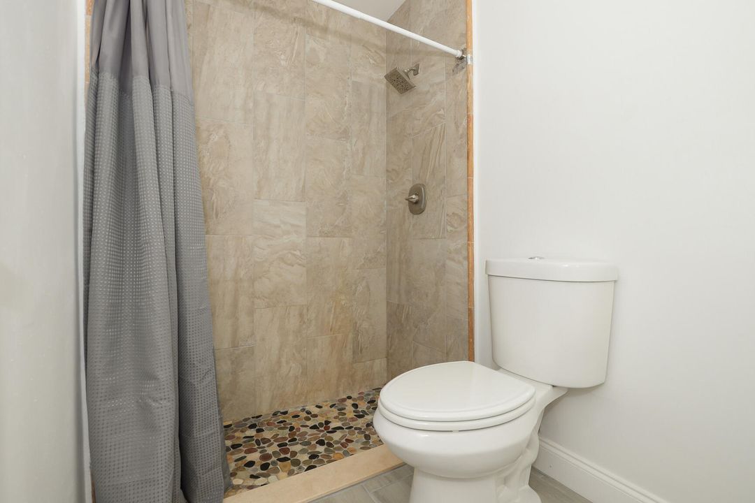 For Sale: $298,000 (2 beds, 2 baths, 1184 Square Feet)