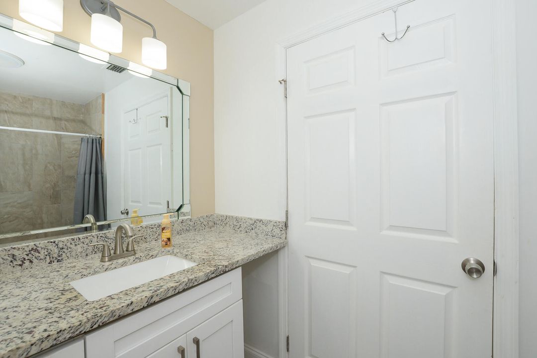 For Sale: $298,000 (2 beds, 2 baths, 1184 Square Feet)