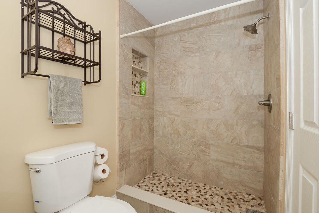 For Sale: $298,000 (2 beds, 2 baths, 1184 Square Feet)