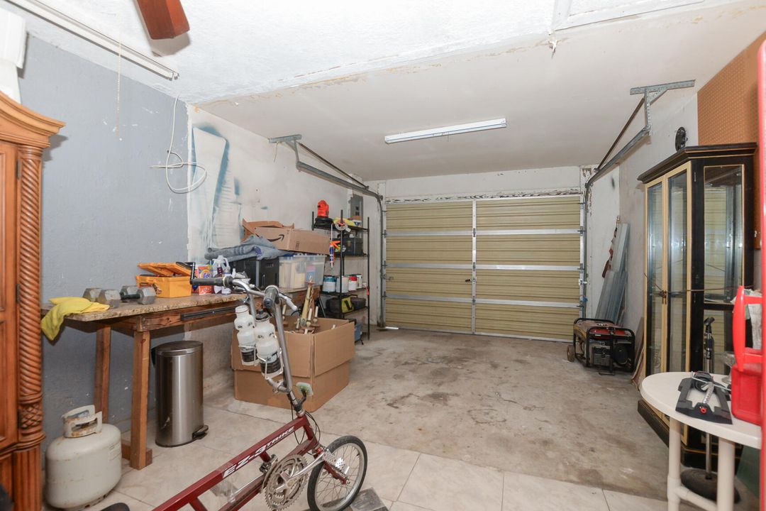 For Sale: $298,000 (2 beds, 2 baths, 1184 Square Feet)