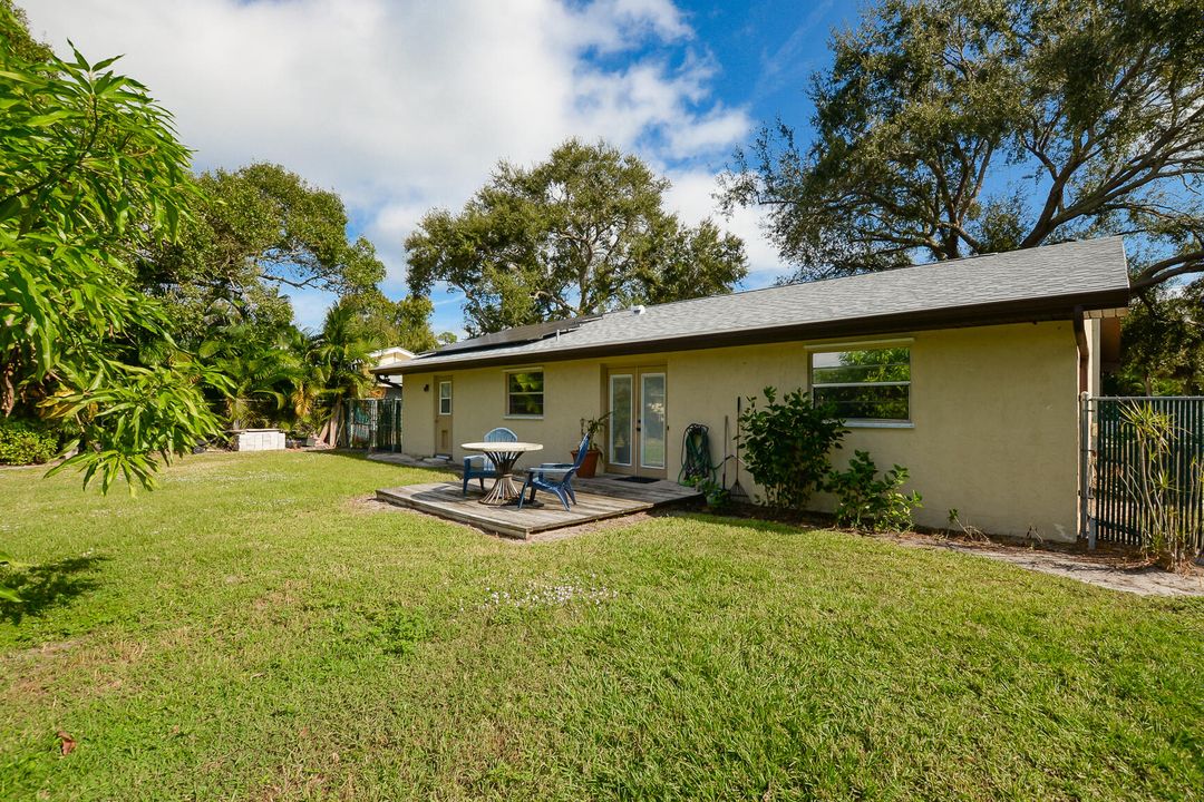 For Sale: $298,000 (2 beds, 2 baths, 1184 Square Feet)