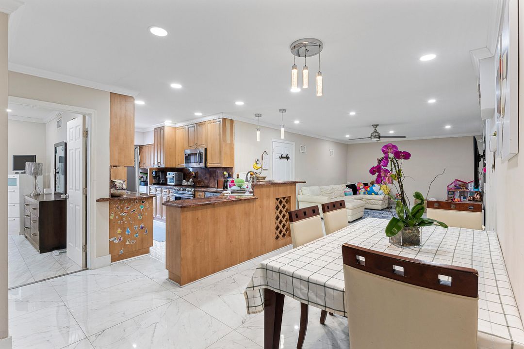 待售: $625,000 (5 贝兹, 3 浴室, 1852 平方英尺)