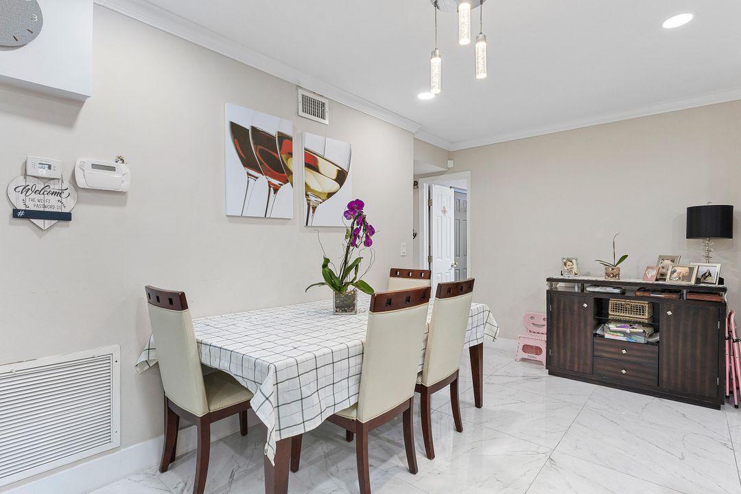 待售: $625,000 (5 贝兹, 3 浴室, 1852 平方英尺)