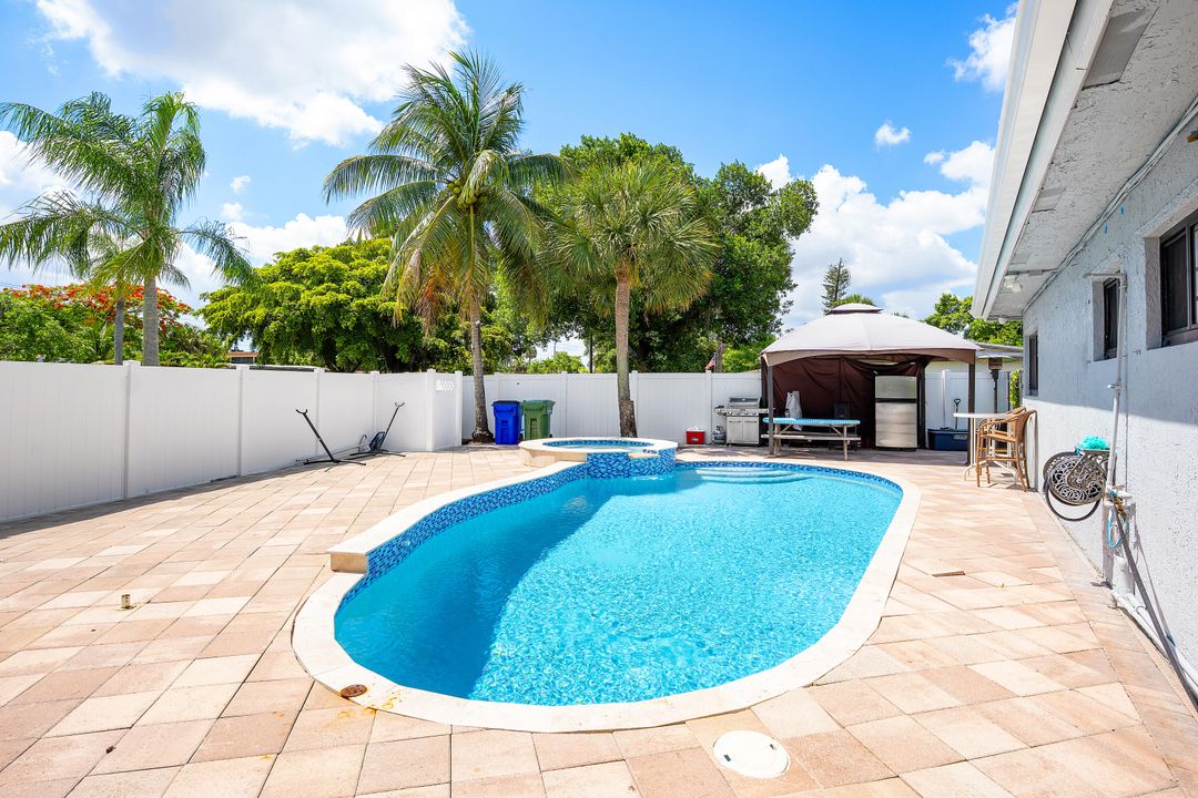 待售: $625,000 (5 贝兹, 3 浴室, 1852 平方英尺)