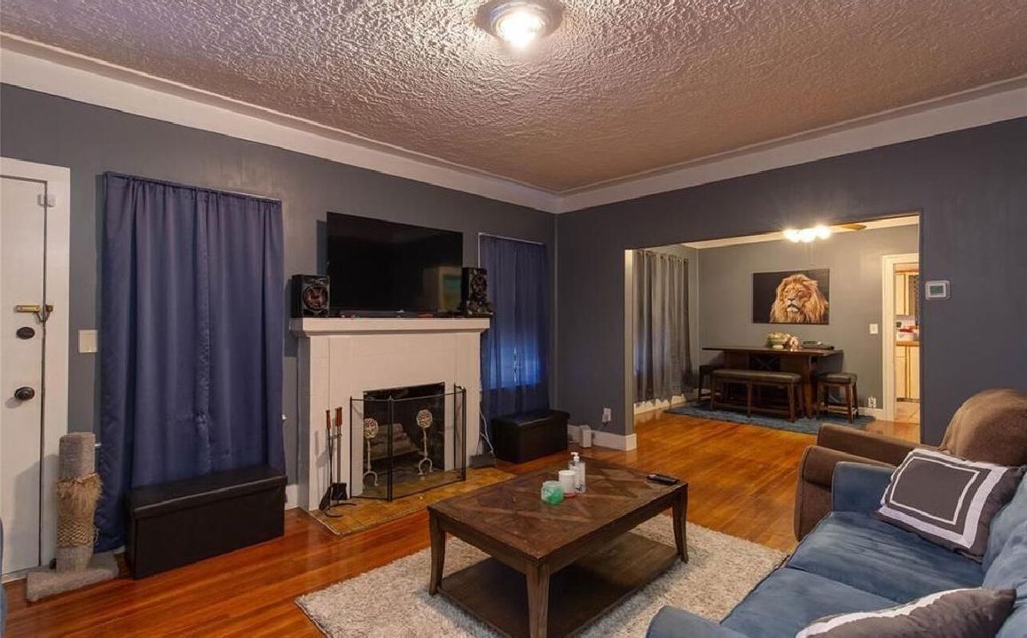 For Sale: $350,000 (3 beds, 1 baths, 1090 Square Feet)