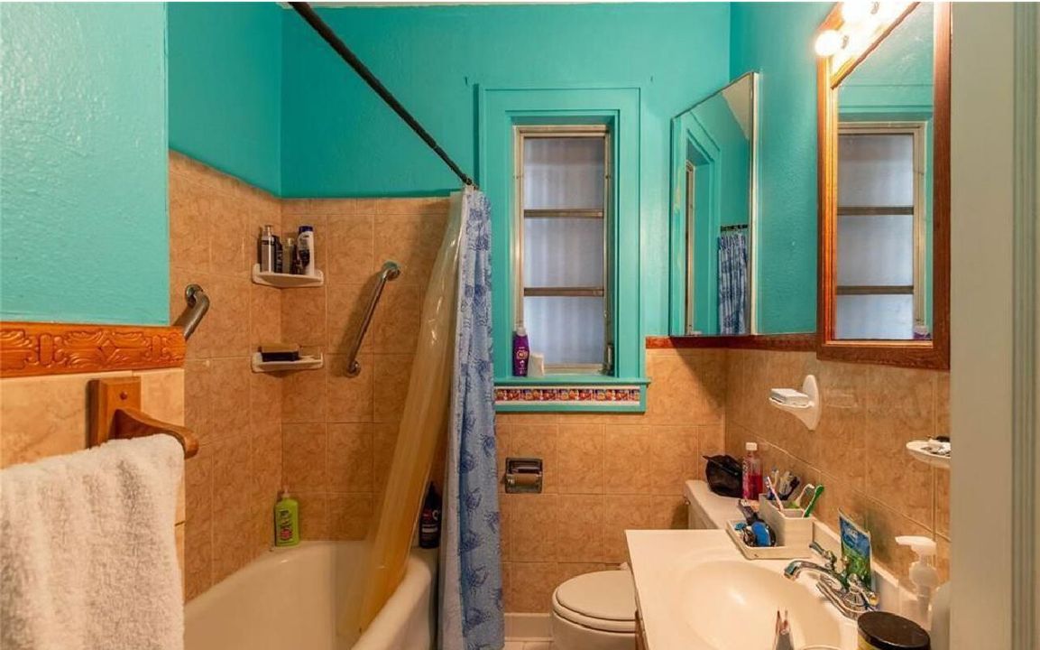 For Sale: $350,000 (3 beds, 1 baths, 1090 Square Feet)