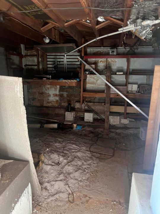 For Sale: $350,000 (3 beds, 1 baths, 1090 Square Feet)