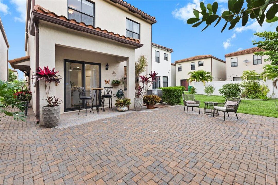 For Sale: $539,900 (4 beds, 3 baths, 2161 Square Feet)