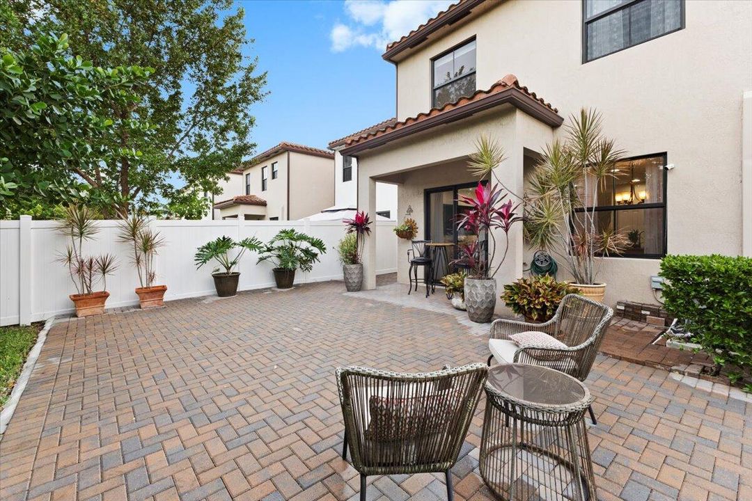 For Sale: $539,900 (4 beds, 3 baths, 2161 Square Feet)