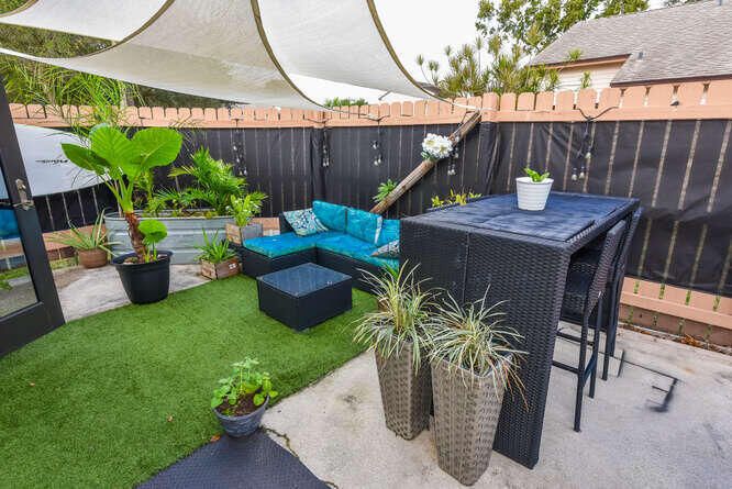 For Rent: $2,950 (2 beds, 2 baths, 1092 Square Feet)