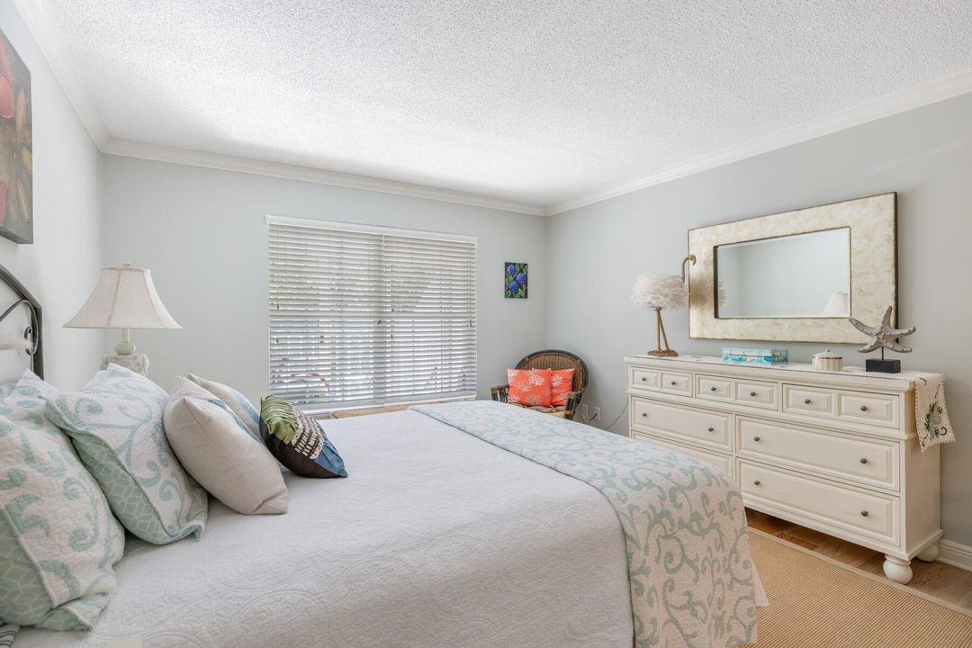 For Sale: $849,000 (2 beds, 2 baths, 1712 Square Feet)