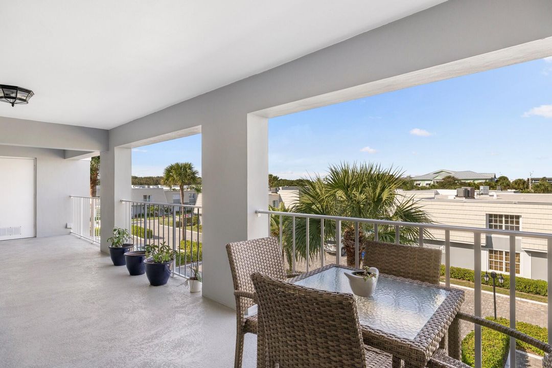 For Sale: $849,000 (2 beds, 2 baths, 1712 Square Feet)