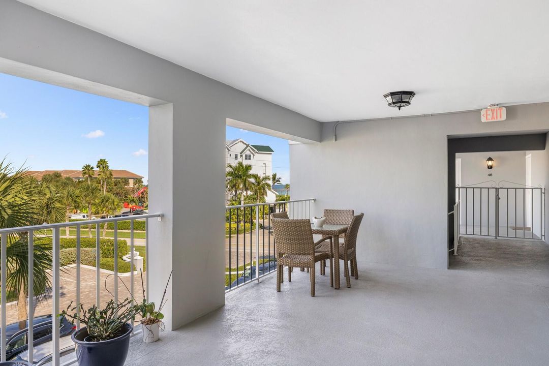 For Sale: $849,000 (2 beds, 2 baths, 1712 Square Feet)