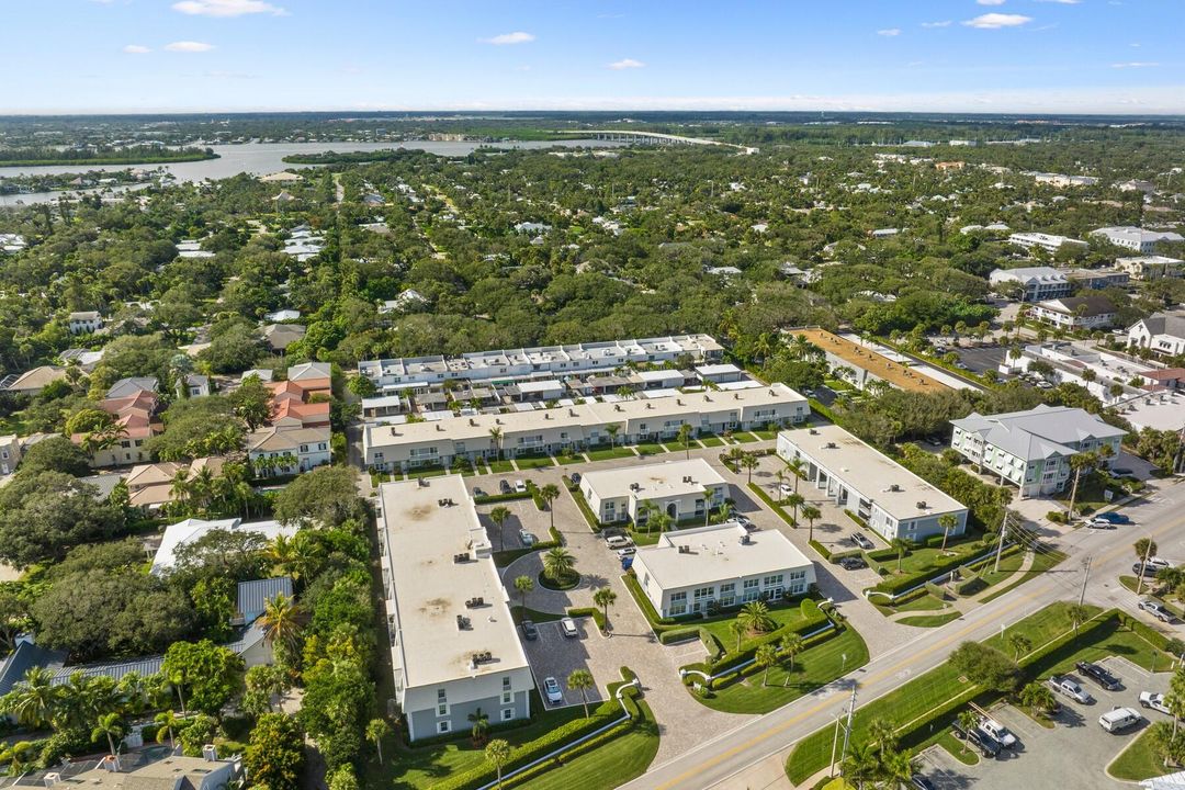 For Sale: $849,000 (2 beds, 2 baths, 1712 Square Feet)